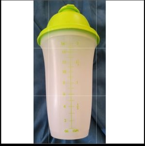 Tupperware Quick Shaker